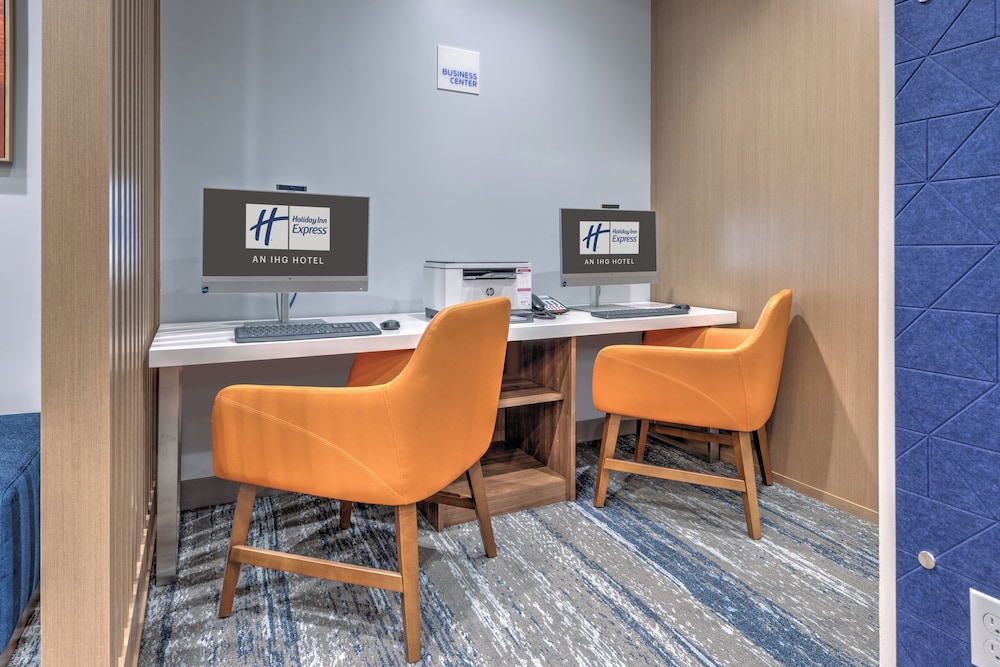 Holiday Inn Express & Suites Austin Airport East by IHG - photo 38