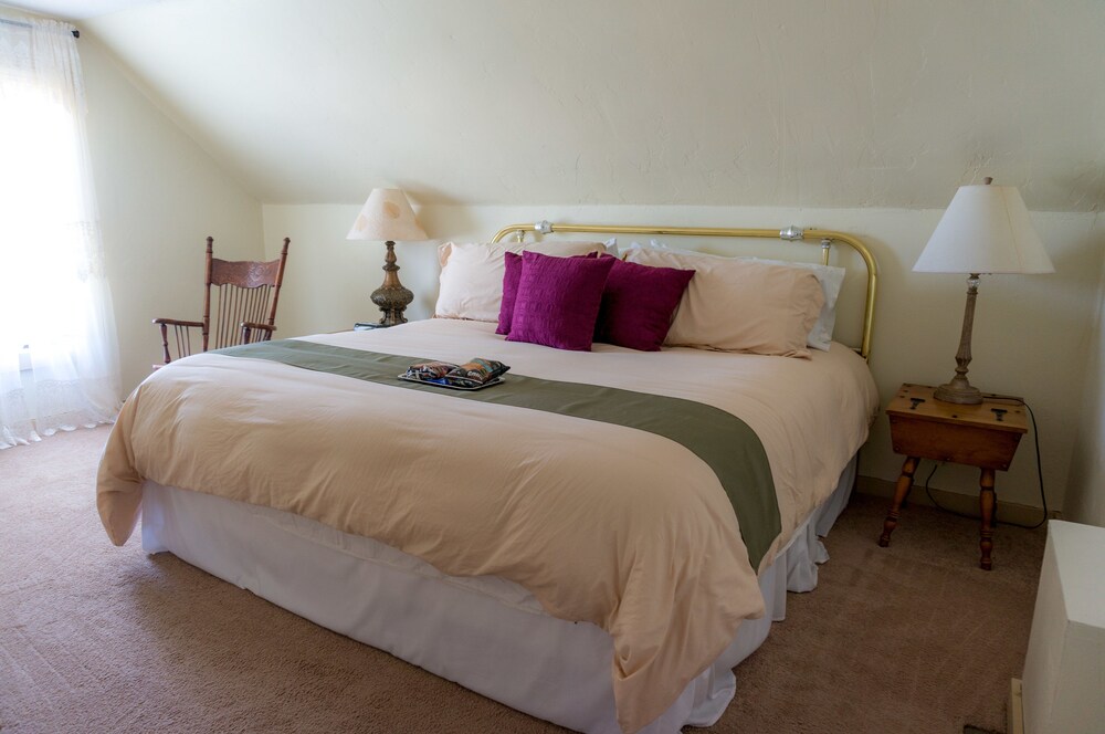 Indiana Jones Bed & Breakfast - photo 5