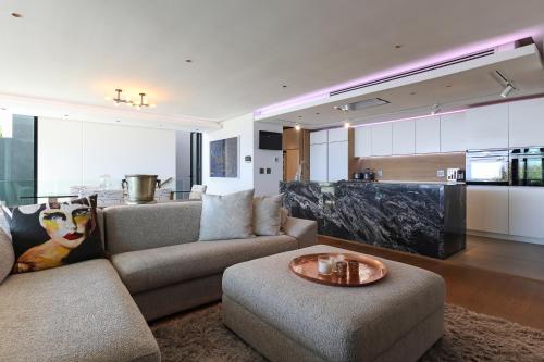 Paradise in Camps Bay Luxury Villa with Pool and Views