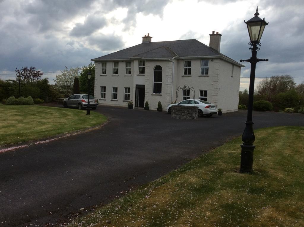 Keyfield House — 4-Star Luxury Hotel in An Muileann Gcearr, Republic of Ireland