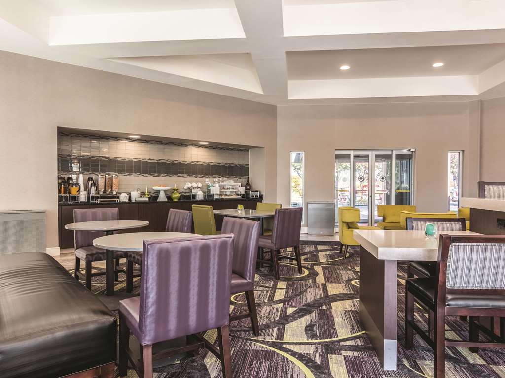 La Quinta Inn & Suites by Wyndham Shreveport Airport - photo 11
