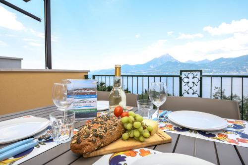 MGH Pai Superior Apartment Ora — 4-Star Luxury Hotel in Torri Del Benaco, Italy