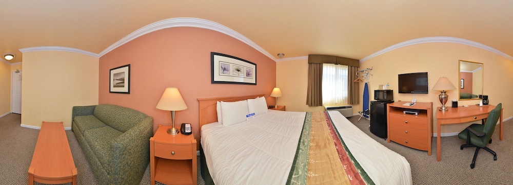 Inn By The Sfo - photo 17
