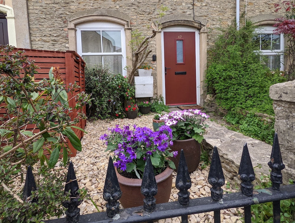 The Cottage — 4-Star Luxury Hotel in Tetbury, United Kingdom