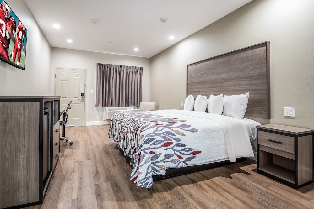 Red Roof Inn Baytown - photo 12