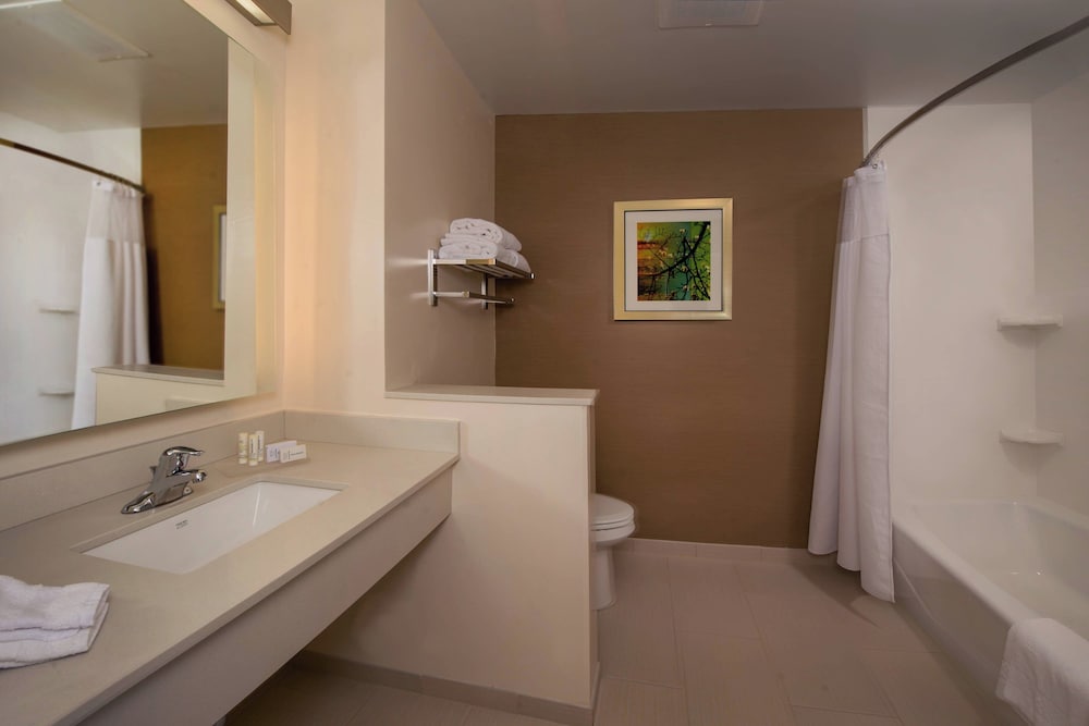 Fairfield Inn and Suites by Marriott Washington - photo 12
