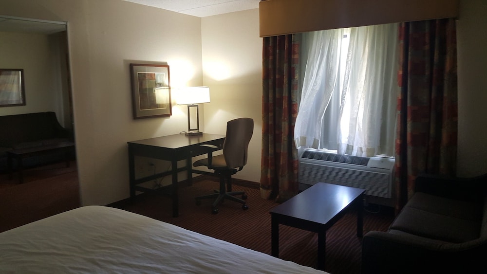 AmericInn by Wyndham Muscatine - photo 23