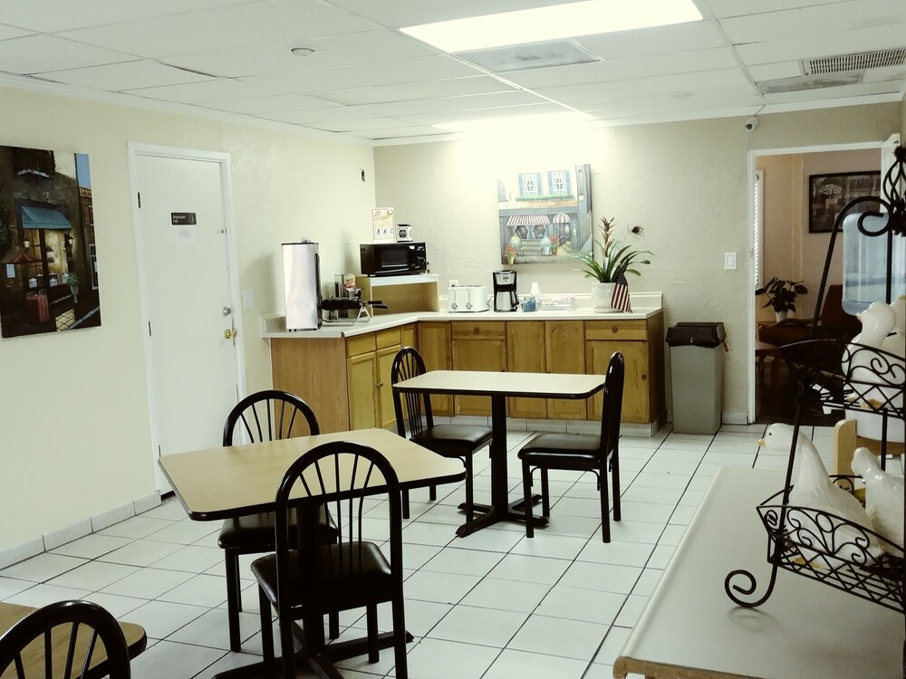Desert Inn - photo 29