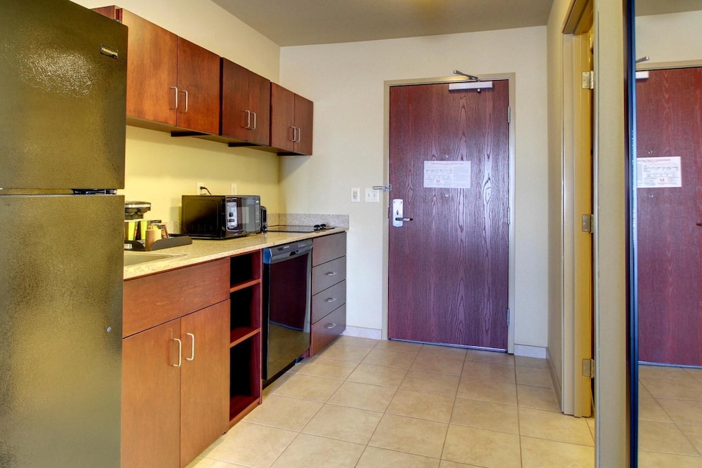 Cobblestone Inn & Suites Harvey - photo 24