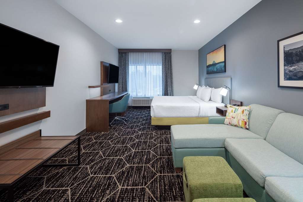 La Quinta Inn & Suites by Wyndham Centralia - photo 44