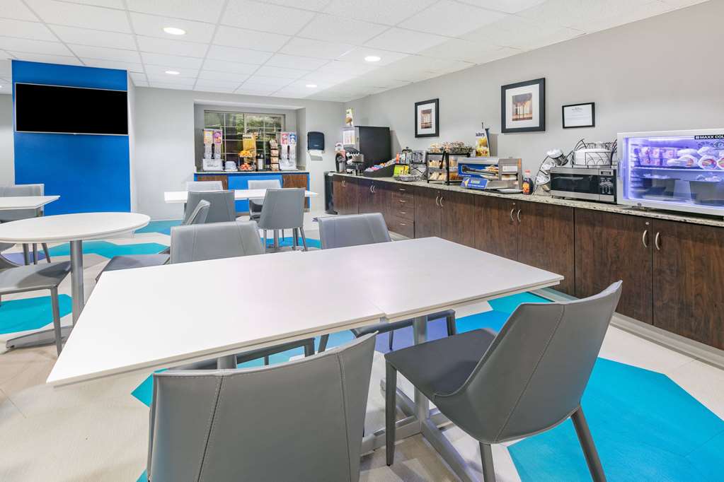 Microtel Inn & Suites by Wyndham Austin Airport - photo 24