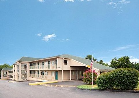 Econo Lodge West - carbon neutral hotel in Springfield