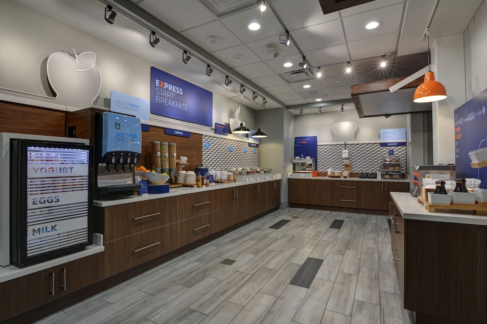Holiday Inn Express & Suites Greenville Taylors by IHG - photo 29