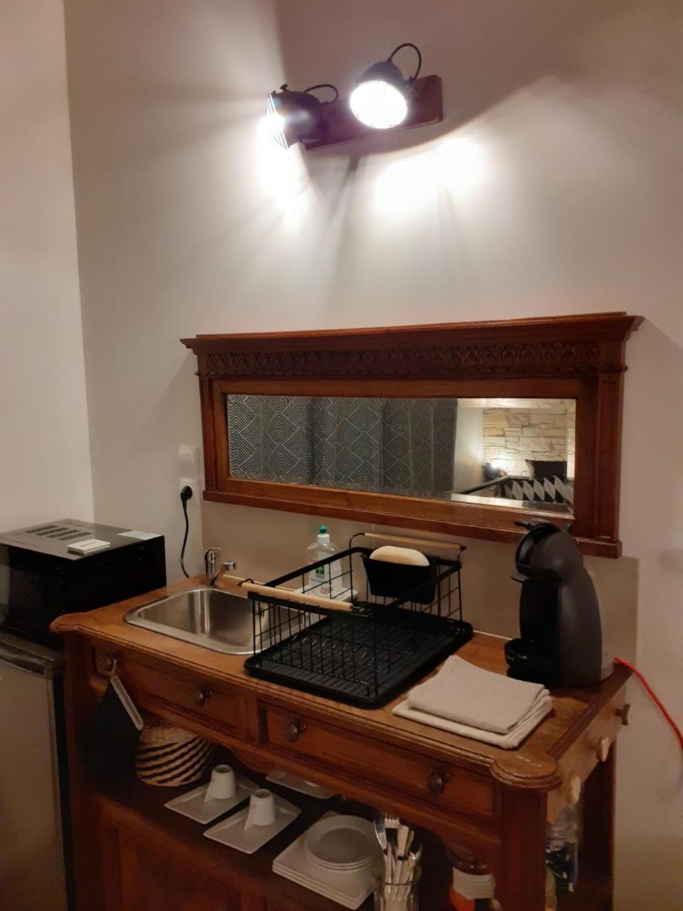Charmes En Ville Le Charme Authentique — hotel in Montlucon