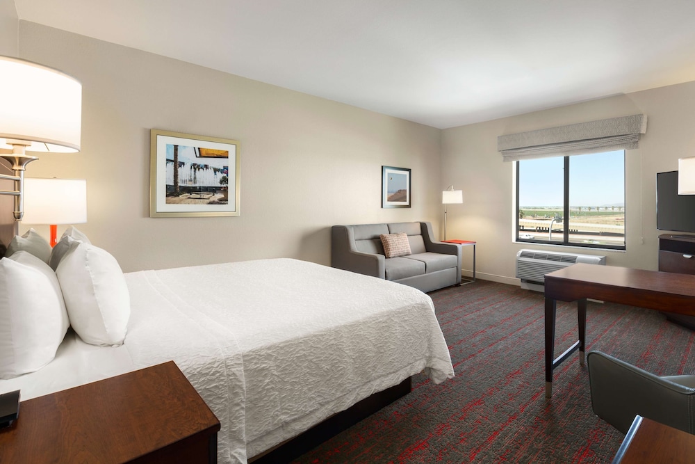 Hampton Inn & Suites Phoenix Glendale Westgate - photo 9