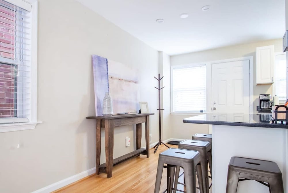 Transit Friendly Home Old Town Parking — 4-Star Luxury Hotel in Alexandria, United States
