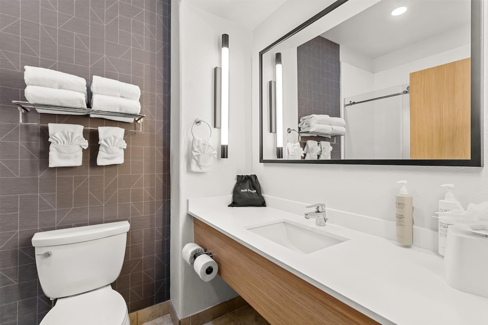 Spark By Hilton Houston Hobby Airport - photo 27
