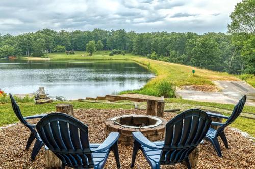 Edgewater Escape With Hot Tub - last minute hotel in Unknown City