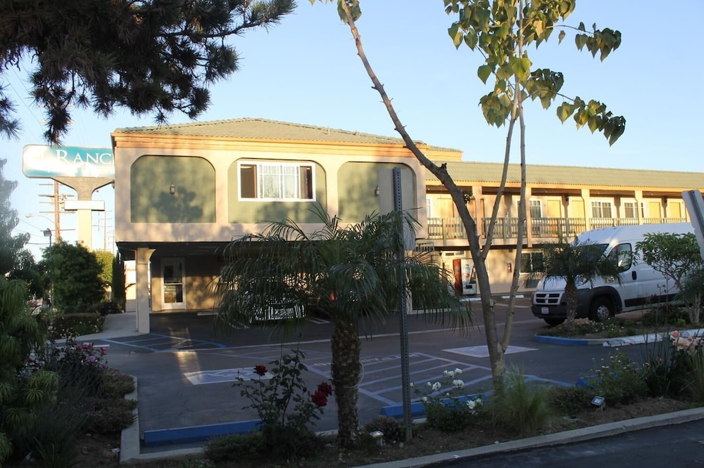 El Rancho Inn Hawthorne - photo 31