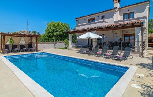 4 Bedroom Pet Friendly Home In Vodnjan — 5-Star Luxury Hotel in Vodnjan, Croatia