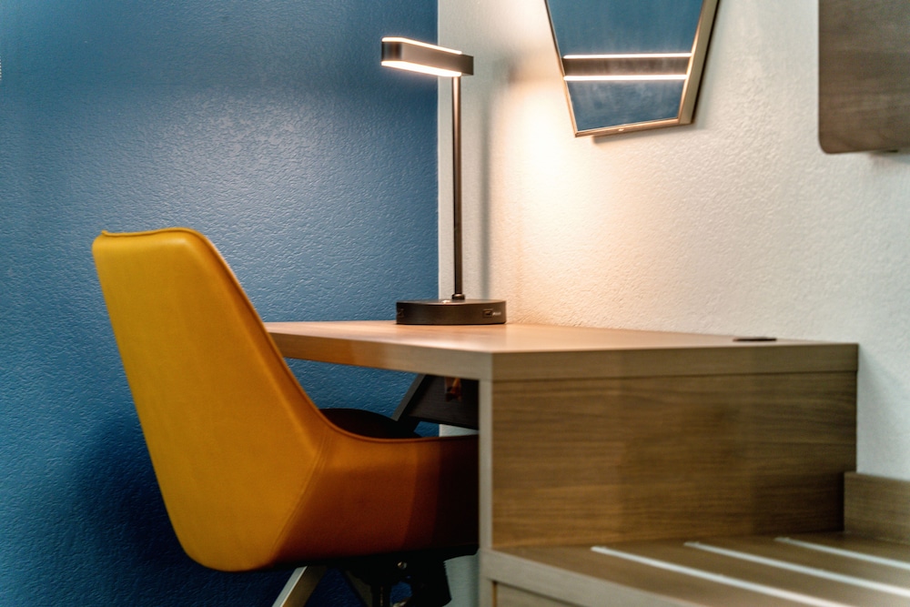 Holiday Inn Express & Suites Phoenix Mesa West by IHG - photo 12