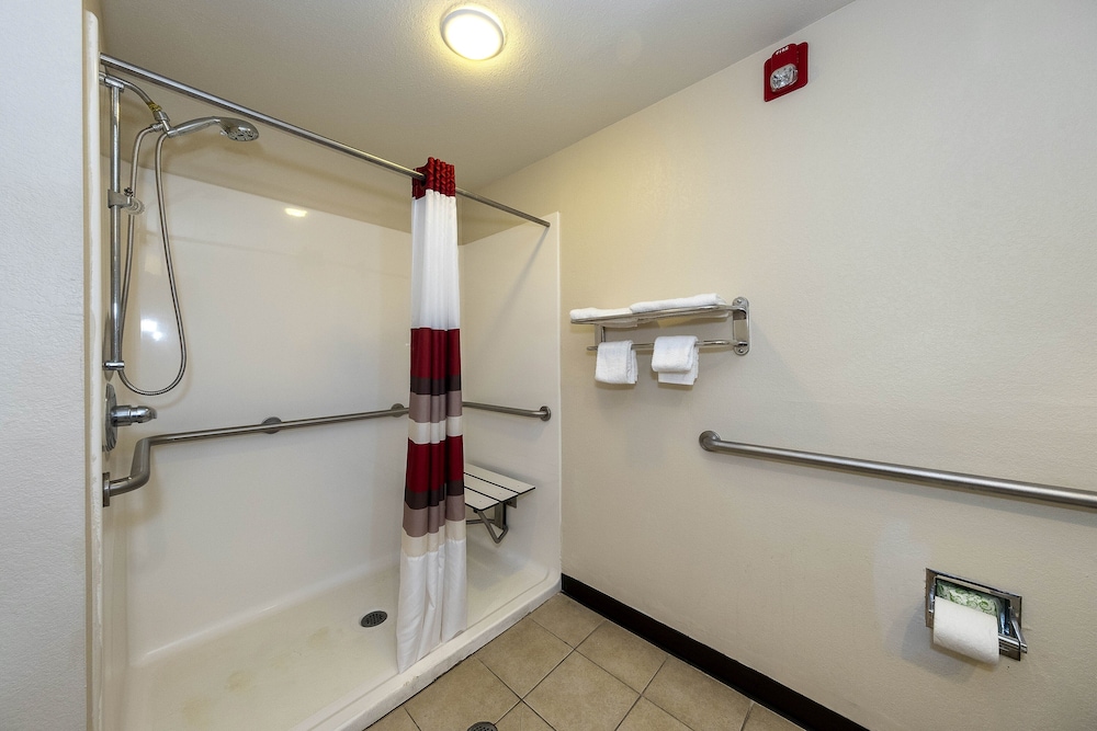 Red Roof Inn & Suites Biloxi Ocean Springs - photo 29