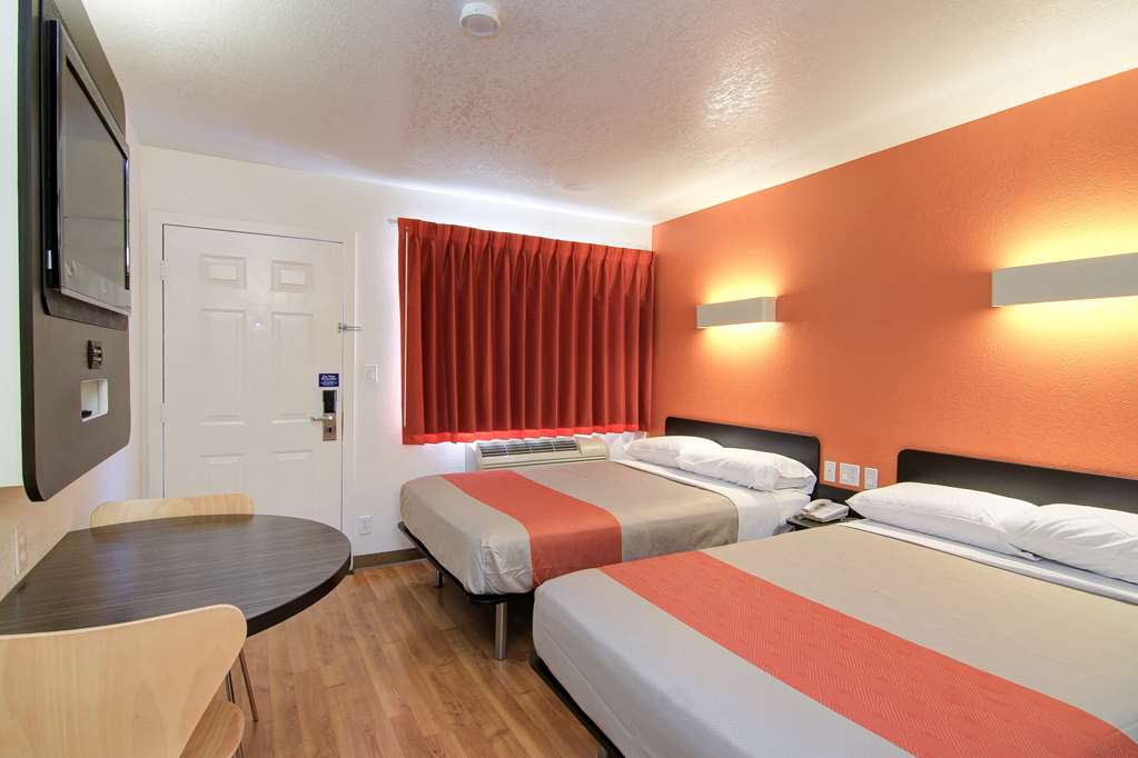 Motel 6 Old town Scottsdale Fashion Square - photo 9