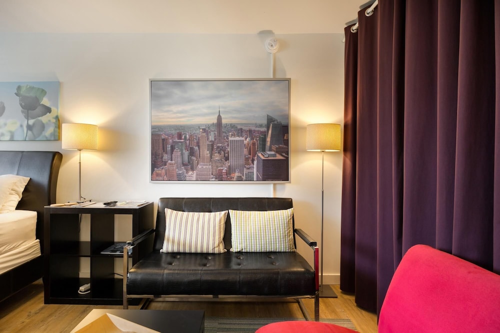 CPD Safe Clean Studio w Free Parking Near Shepherd Center - photo 2