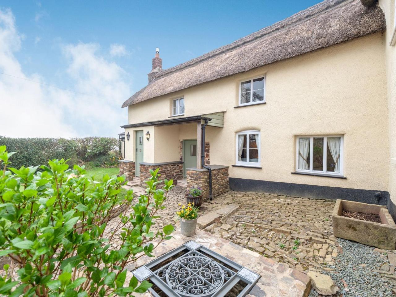 2 Bed in Umberleigh oc 86611 - last minute hotel in Unknown City
