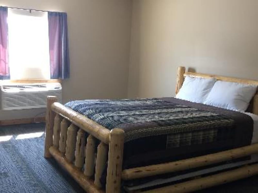 Big Horse Inn and Suites - photo 3