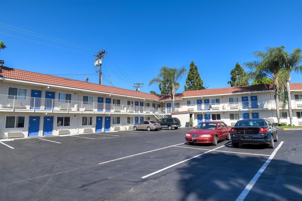 Motel 6 Los Angeles Long Beach - photo 25