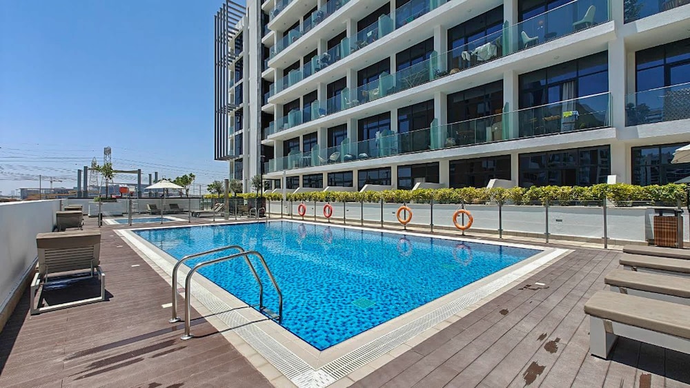 Stylish Studio Retreat — 4-Star Luxury Hotel in Dubai, United Arab Emirates