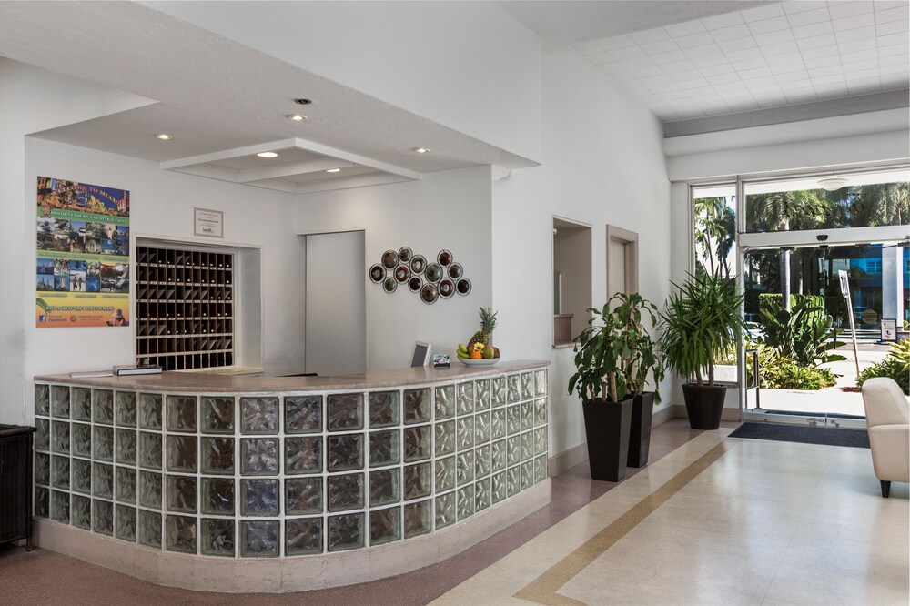 Tropics Hotel and Hostels - photo 2