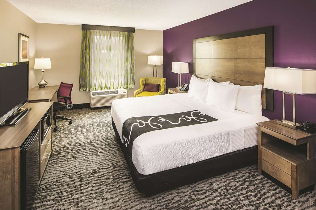 La Quinta Inn & Suites by Wyndham Milledgeville - photo 24