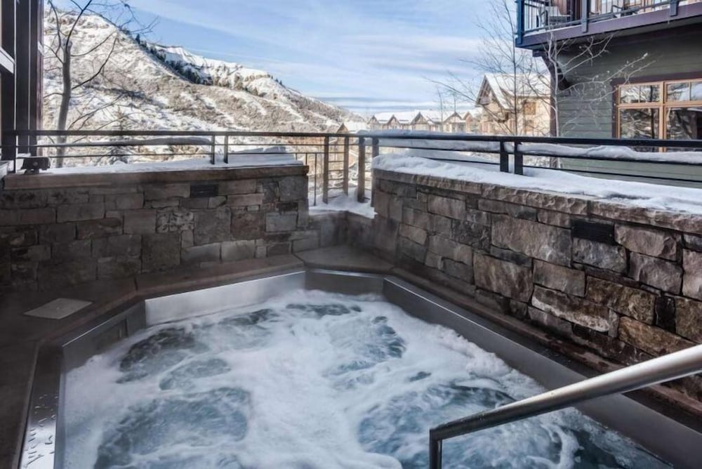 Luxury Ski in Ski out 2 Bedroom Colorado Resort Vacation Rental in the Heart of Snowmass Base Village - photo 21