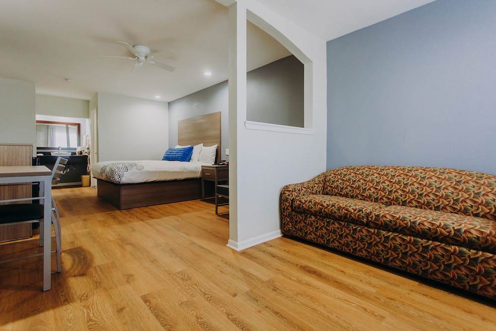 Scottish Inns and Suites Near Kemah Boardwalk - photo 21