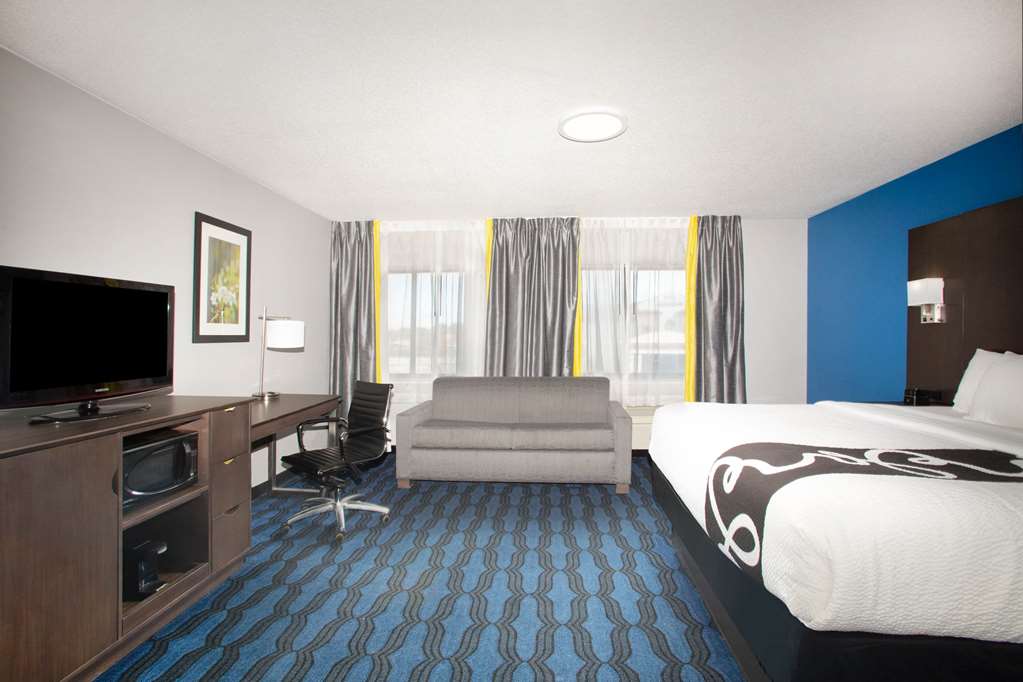 La Quinta Inn by Wyndham St. Louis Hazelwood Airport North - photo 16