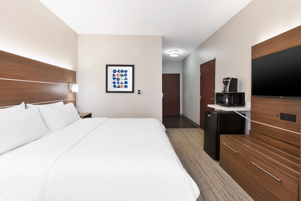 Holiday Inn Express & Suites Three Rivers by IHG - photo 8