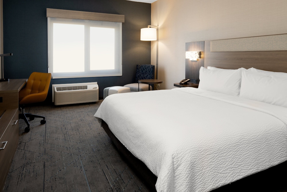 Holiday Inn Express and Suites Hollister by IHG - photo 11
