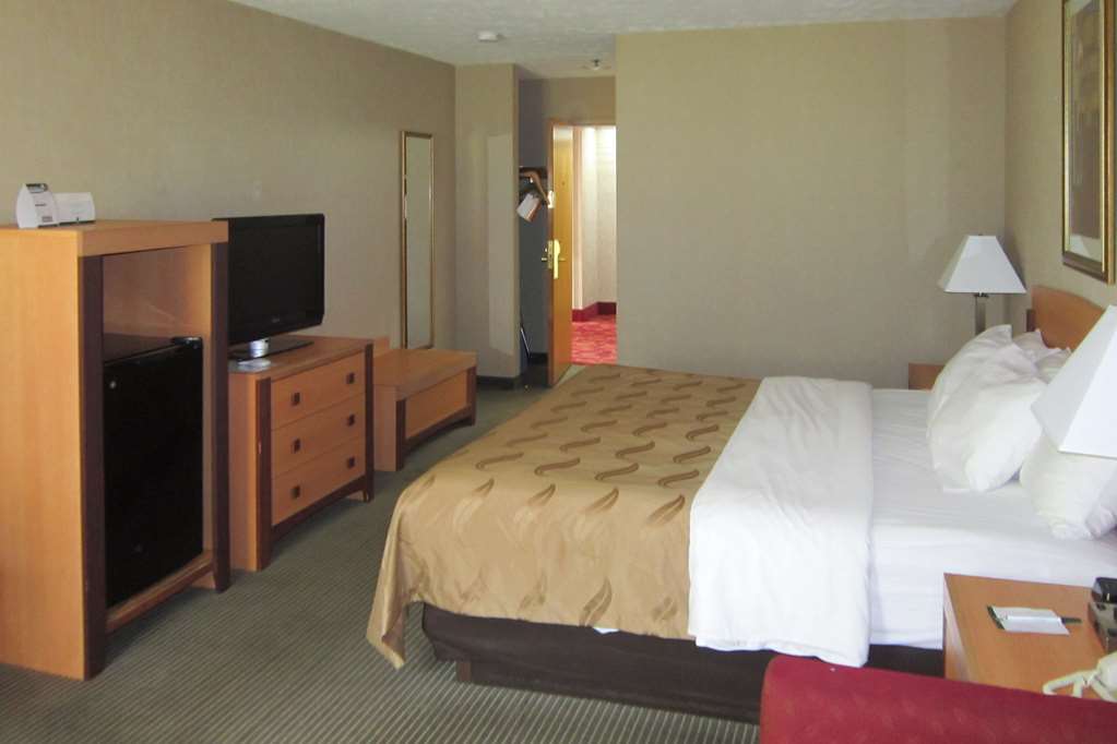 Quality Inn Nashville Bloomington - photo 9