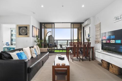 Melbourne CBD Water Views WiFi Netflix — 4-Star Luxury Hotel in Melbourne, Australia