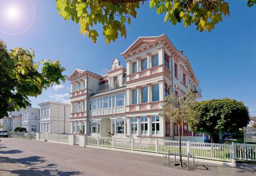 Villa Seeblick Gothensee — 4-Star Luxury Hotel in Ahlbeck, Germany