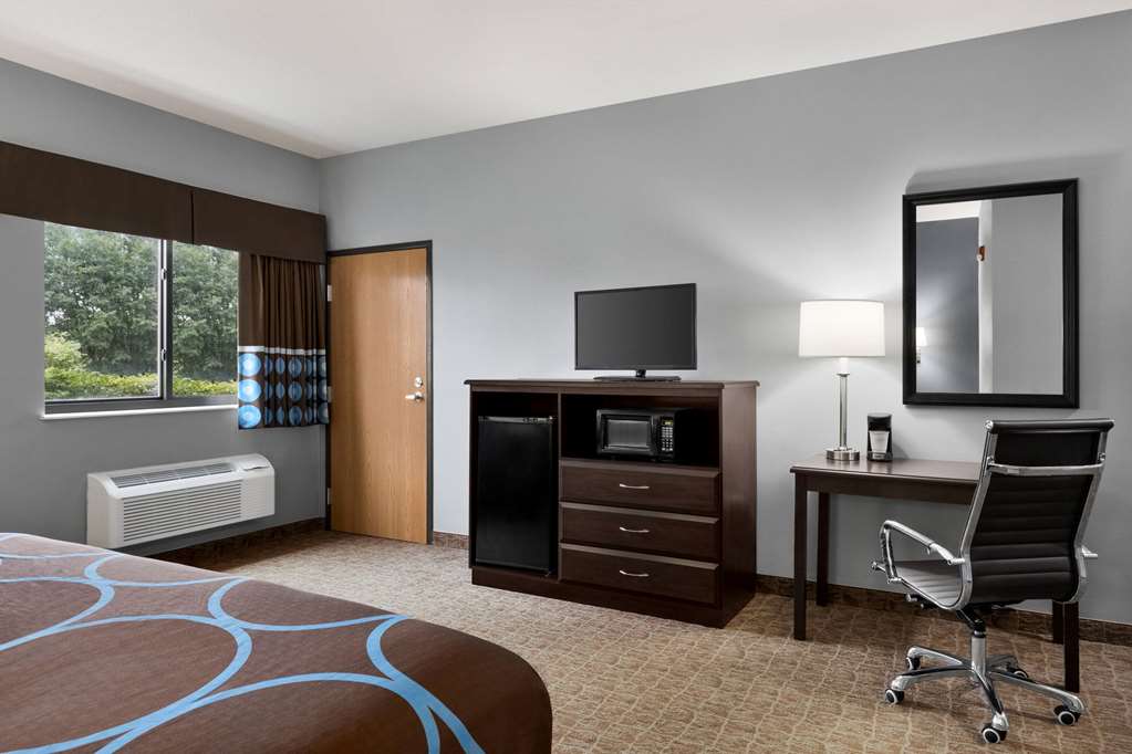 Super 8 by Wyndham Grove City - photo 27