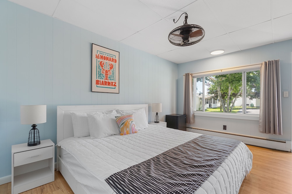 The Beaches Motel & Cottages - photo 18