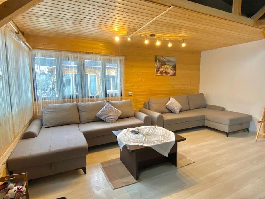 Căsuța Din Crai in Zarnesti, Romania