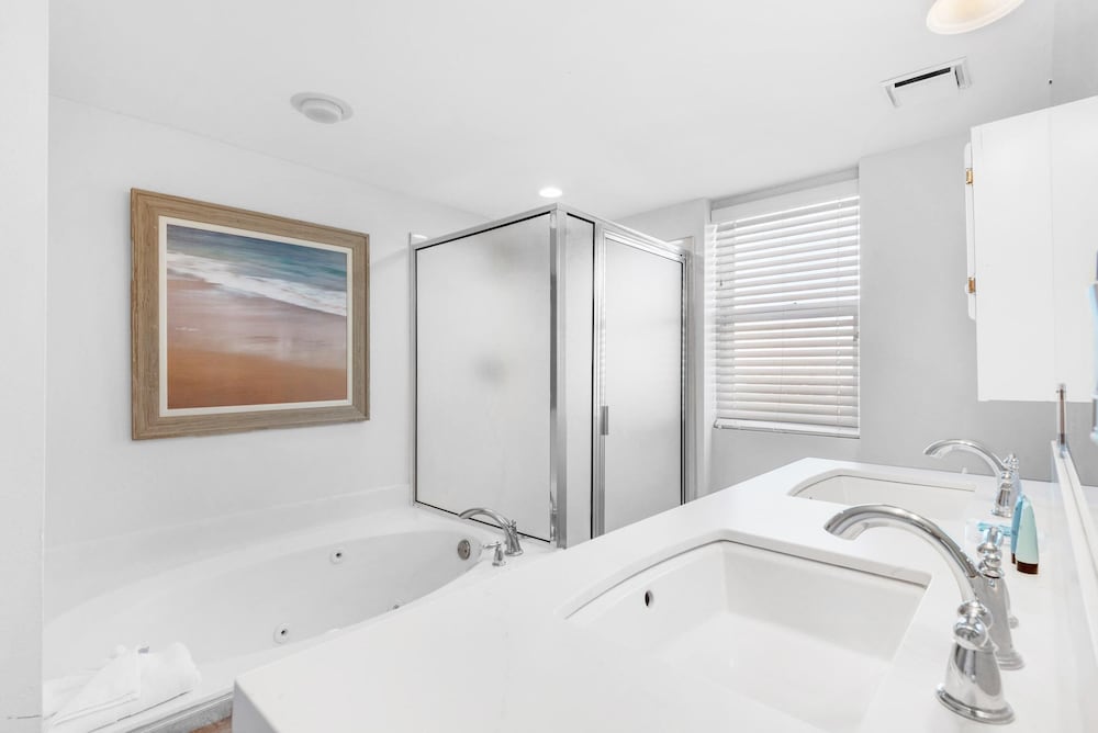 Pelican Beach Resort 501 - photo 17