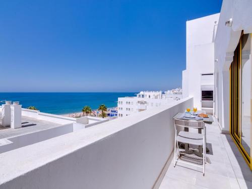 AL Atlântida Penthouse — 4-Star Luxury Hotel in Quarteira, Portugal