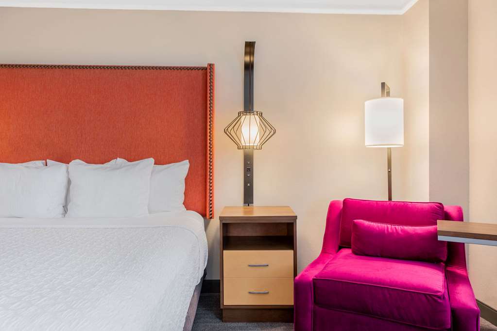 La Quinta Inn & Suites by Wyndham New Orleans Downtown - photo 41