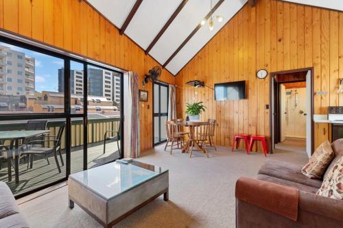 Downtown Mountview Mt Maunganui Holiday Home — 4-Star Luxury Hotel in Tauranga, New Zealand