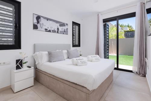 Karat A tico Siam Skies — 4-Star Luxury Hotel in Adeje, Spain